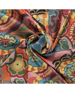 licht roze satijnen stof bedrukt met groen geel rood retro paisley dessin