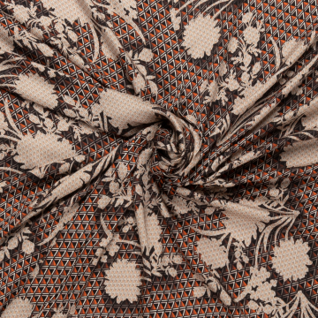 zwart wit oranje beige viscose met grafisch bloem dessin 