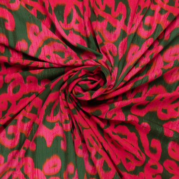 groen crepe viscose met fuchsia azteken dessin Italiaans import