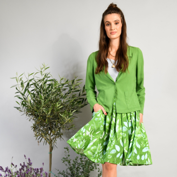 grasgroen crepe viscose stof met zeeblauw bladdessin