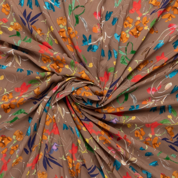 bruin viscose stof met oranje rood paars veldbloem dessin