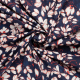 donkerblauw satijn katoen met stretch met wit rood bloemdessin
