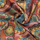 licht roze satijnen stof bedrukt met groen geel rood retro paisley dessin
