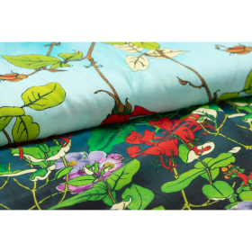 aqua crepe viscose panel met rozen dessin Italiaans import