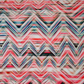stretch tricot met beige roze blauw zigzag streep italiaans import