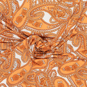 wit stretch tricot stof met oranje paisley dessin