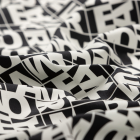 zwart satijn katoen stof met stretch met off-white letters