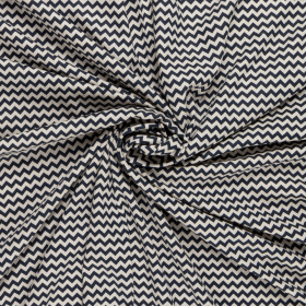 donkerblauw wit linnen viscose stof met zigzag motief
