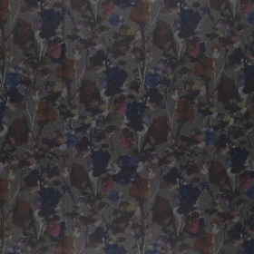 antraciet grijs wol mix tweed stof bedrukt met aubergine cyclaam indigo bloemen