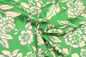 grasgroen met ecru paarse bloemen bedrukt micro stof uit de Knip