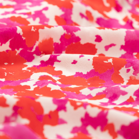 creme crepe viscose met rood, fuchsie bloemdessin