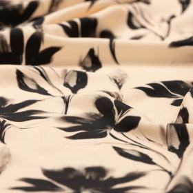 beige crepe viscose zwart bloemdessin