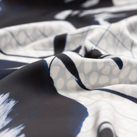 twee zijdig bedrukt creme blauw micro polyester stof met fantasie dessin