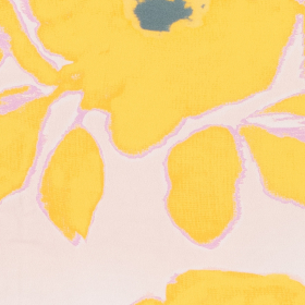 licht roze crepe viscose stof met geel, staalgrijs bloemdessin