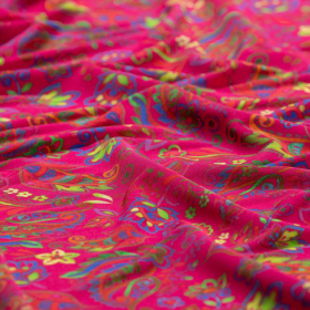 fuchsia cool viscose met blauw groen oranje paisley dessin Italiaans import